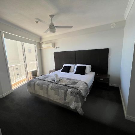 Stunning 2 Bedroom Ocean View Apartment Gold Coast Dış mekan fotoğraf