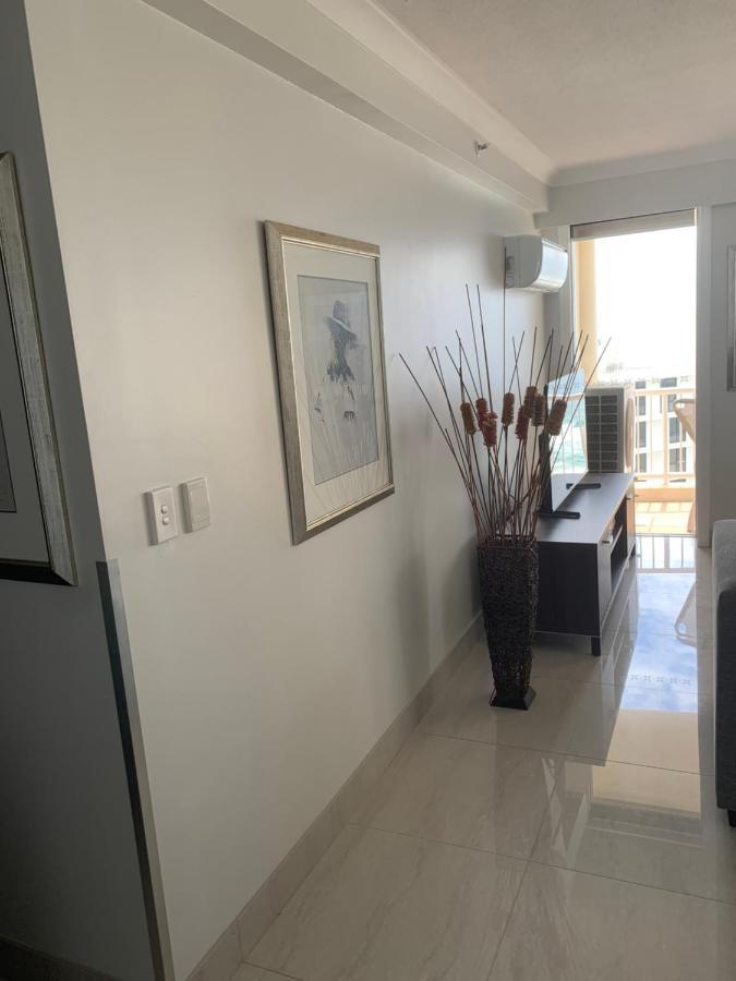 Stunning 2 Bedroom Ocean View Apartment Gold Coast Dış mekan fotoğraf