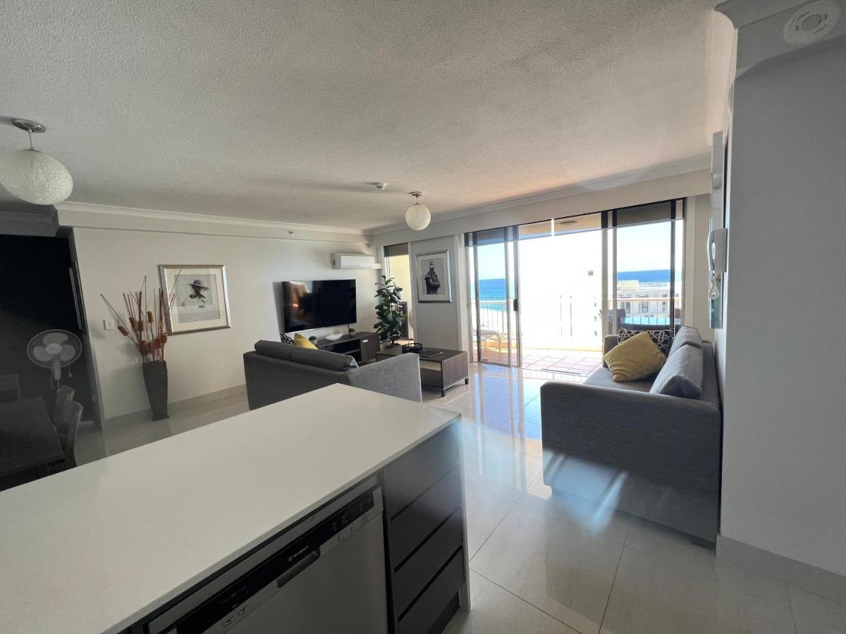 Stunning 2 Bedroom Ocean View Apartment Gold Coast Dış mekan fotoğraf