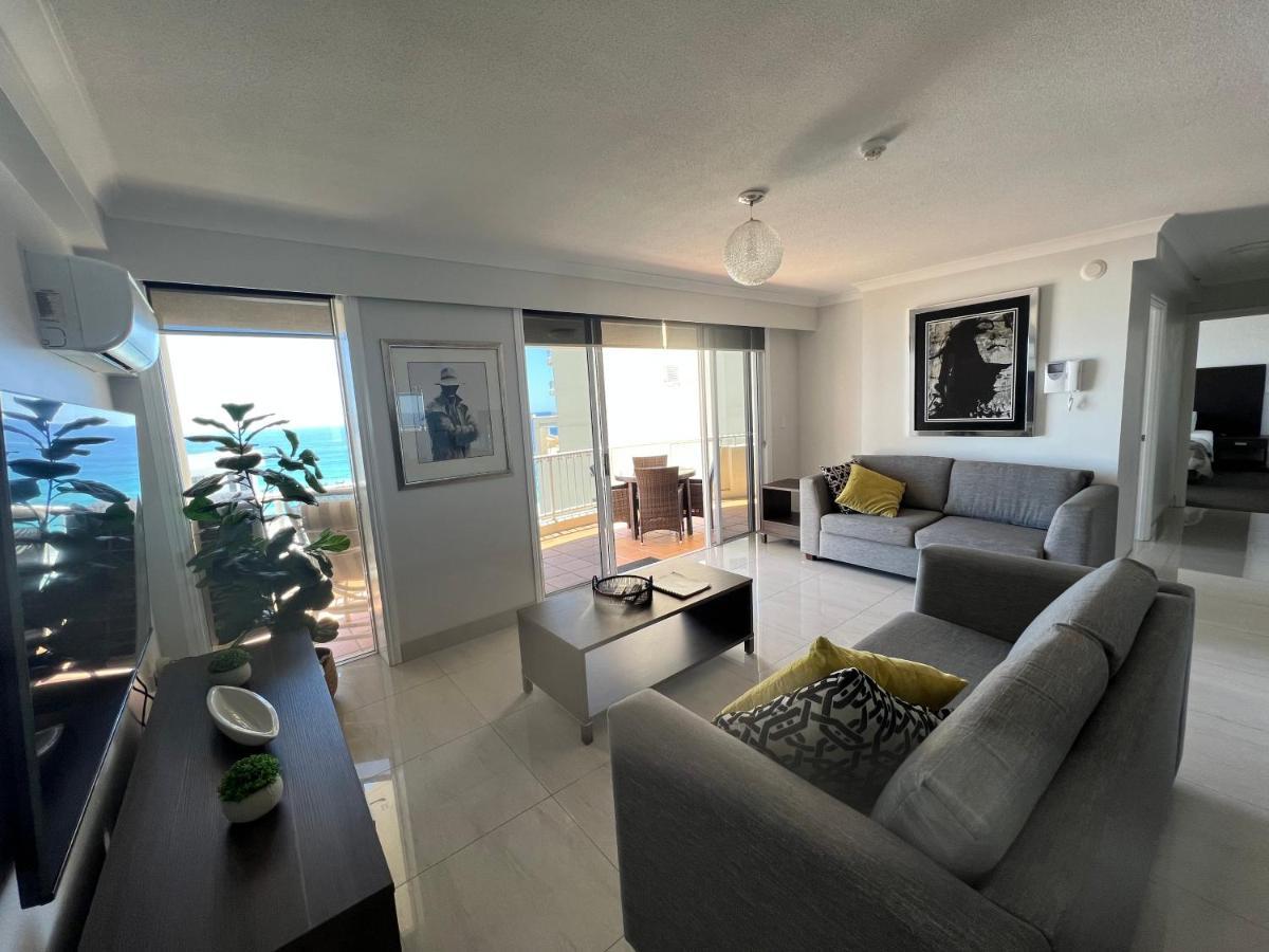 Stunning 2 Bedroom Ocean View Apartment Gold Coast Dış mekan fotoğraf