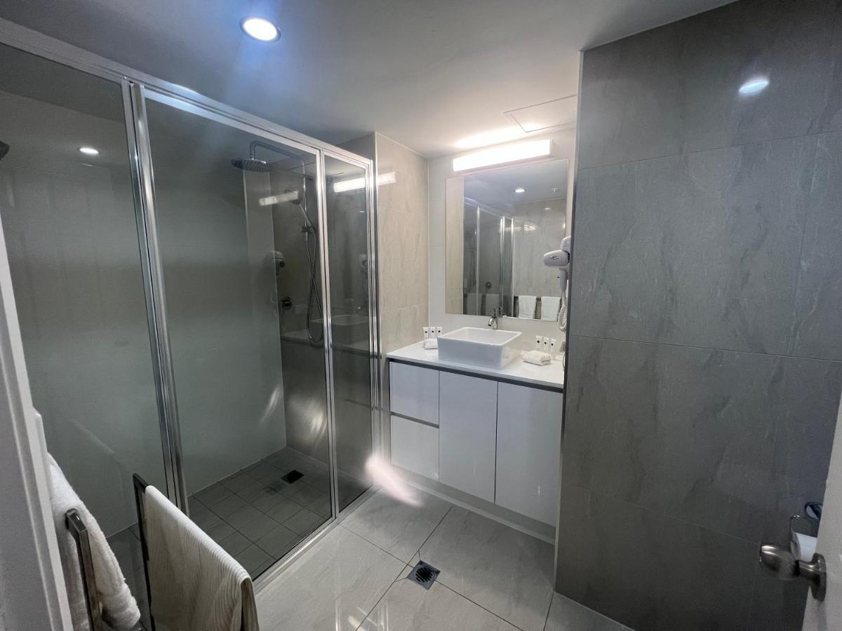 Stunning 2 Bedroom Ocean View Apartment Gold Coast Dış mekan fotoğraf
