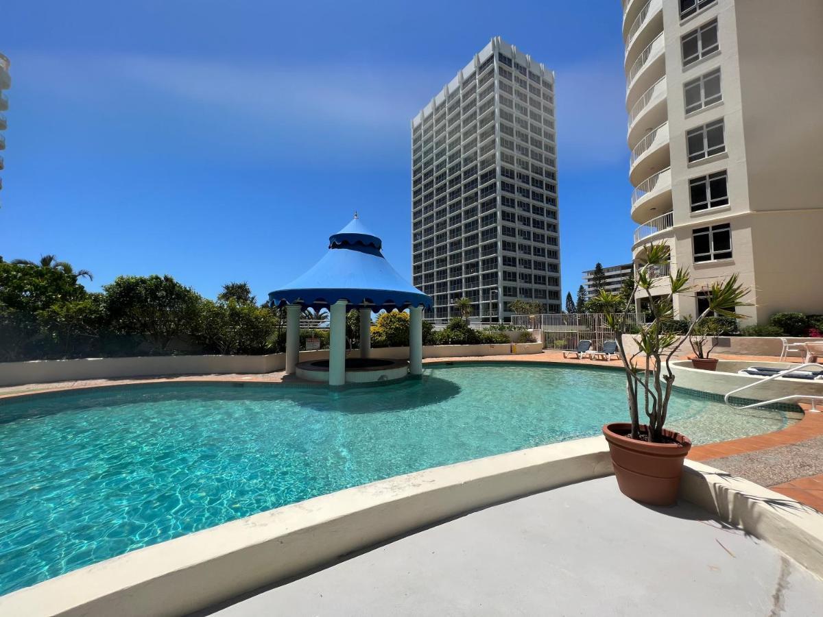 Stunning 2 Bedroom Ocean View Apartment Gold Coast Dış mekan fotoğraf
