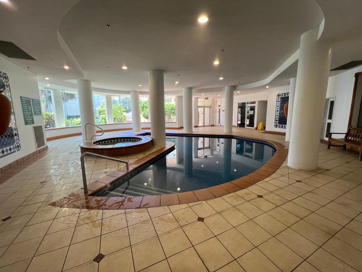 Stunning 2 Bedroom Ocean View Apartment Gold Coast Dış mekan fotoğraf